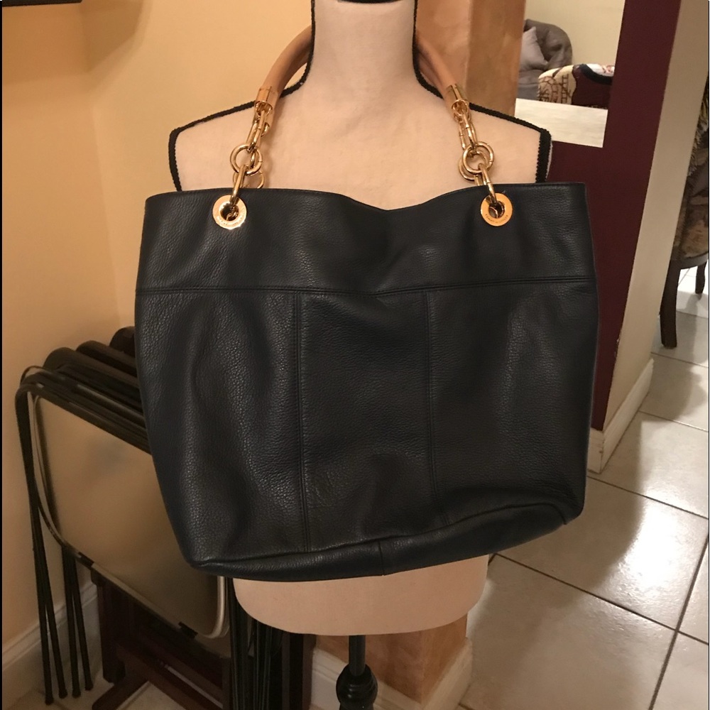 Tommy Hilfiger Navy Bucket purse